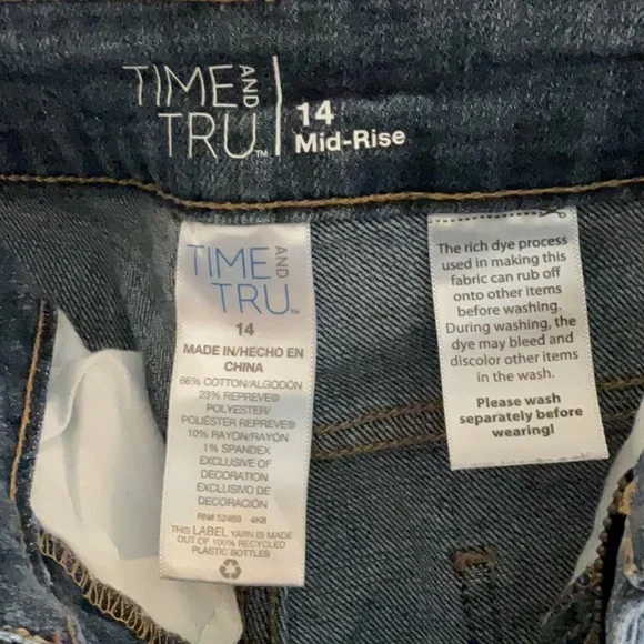 Sale! Time and Tru Mid Rise Cropped Jeans, Size 14, Dark Blue Denim - Picture 5 of 6